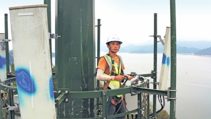 高温“烤”验下的通信坚守 通讯设备修理者的夏日战场